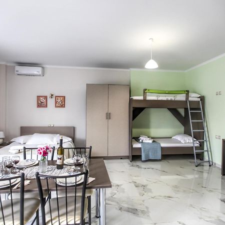 Del Sol #1 Meteora Luxurious Family Suites Калампака Екстериор снимка