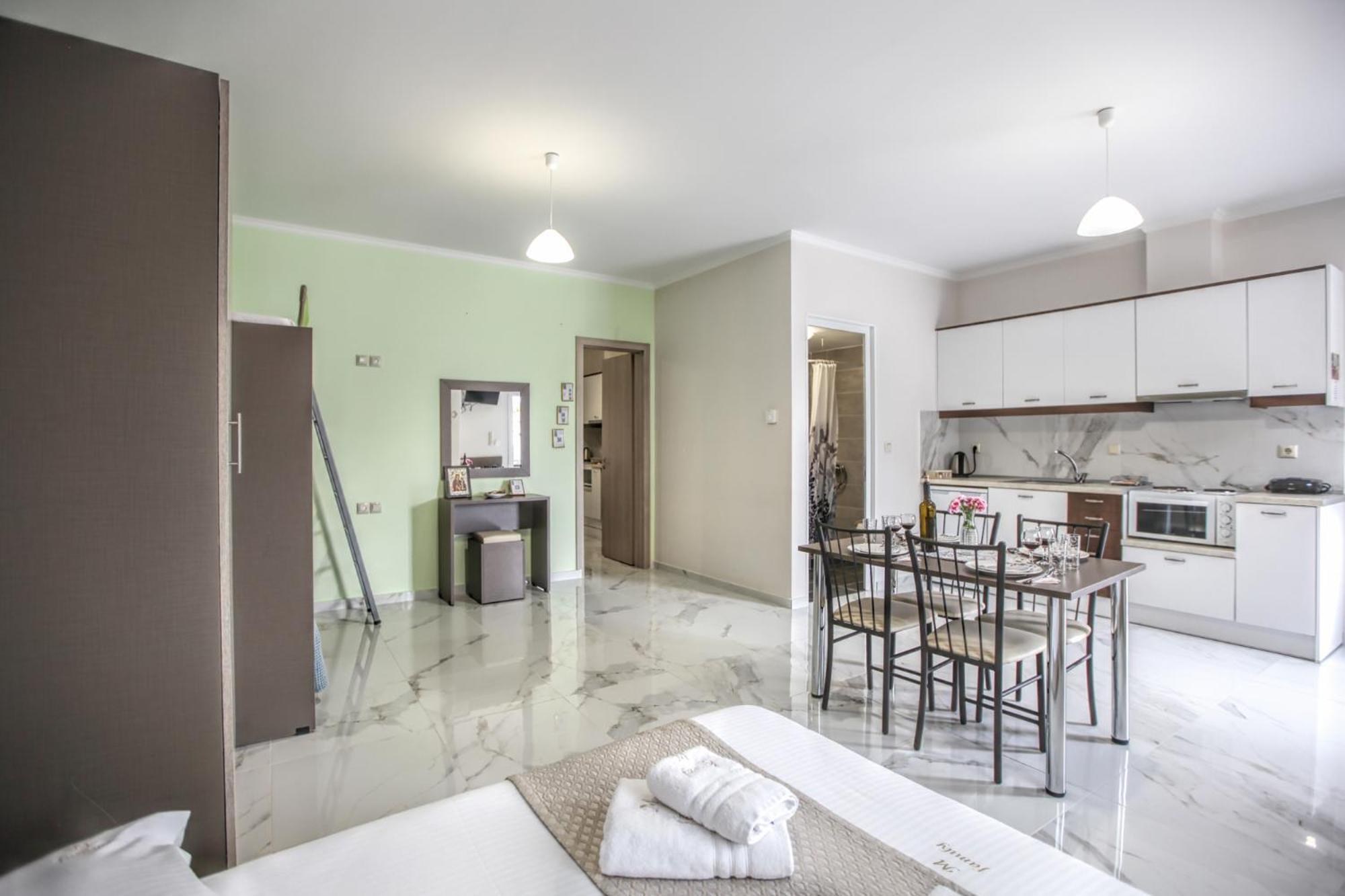 Del Sol #1 Meteora Luxurious Family Suites Калампака Екстериор снимка