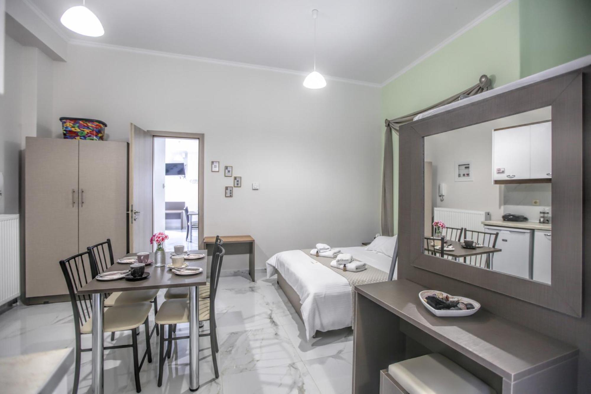 Del Sol #1 Meteora Luxurious Family Suites Калампака Екстериор снимка