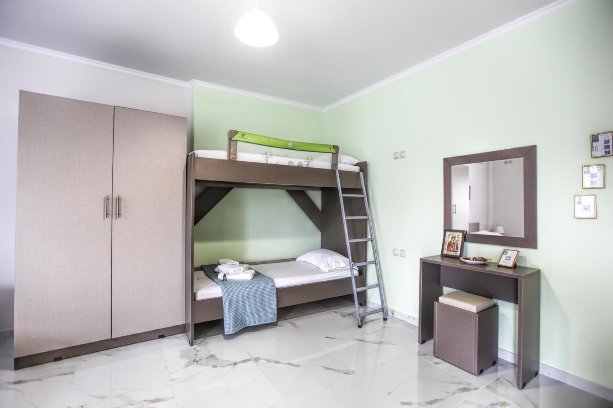 Del Sol #1 Meteora Luxurious Family Suites Калампака Екстериор снимка