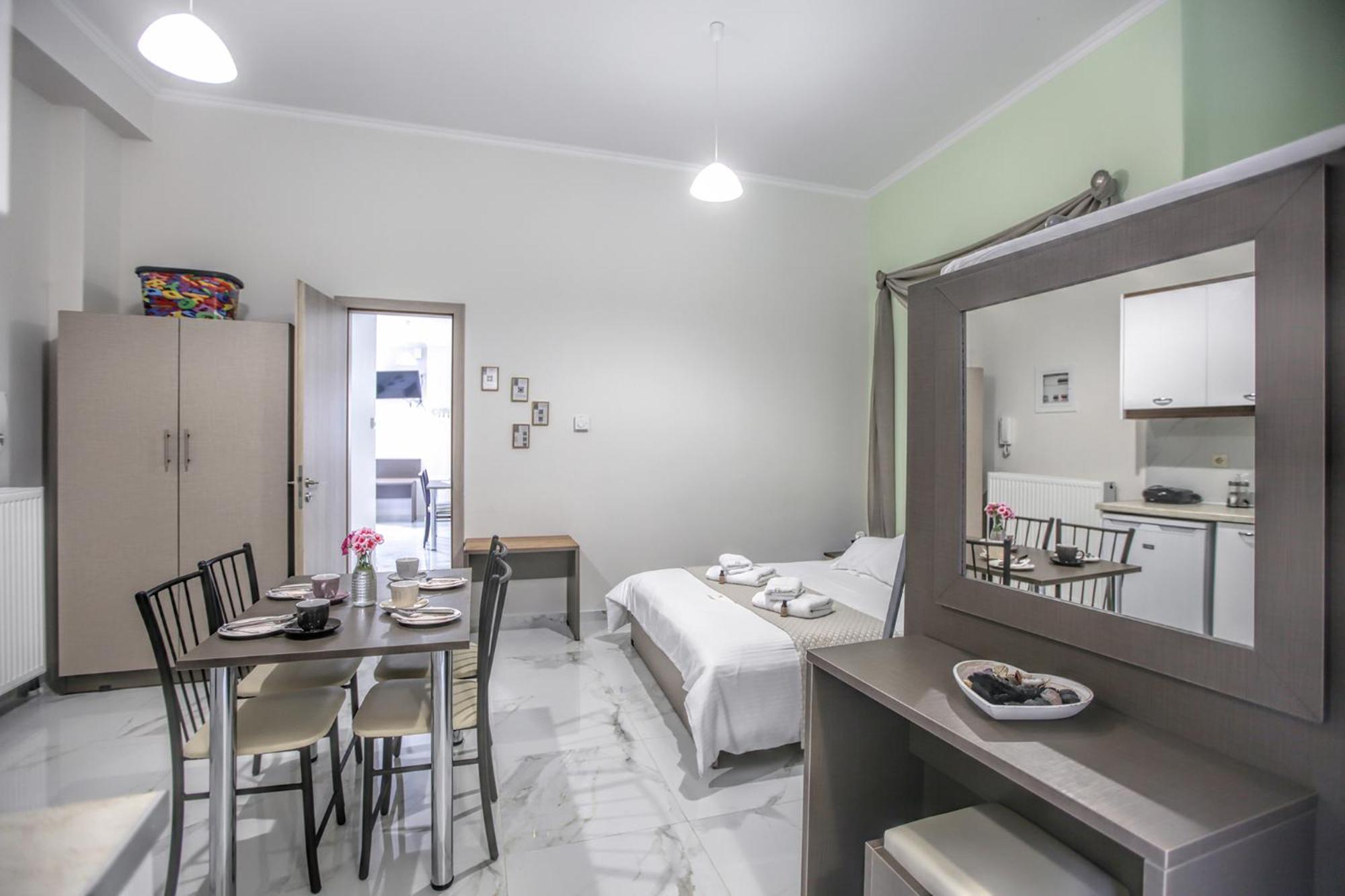 Del Sol #1 Meteora Luxurious Family Suites Калампака Екстериор снимка