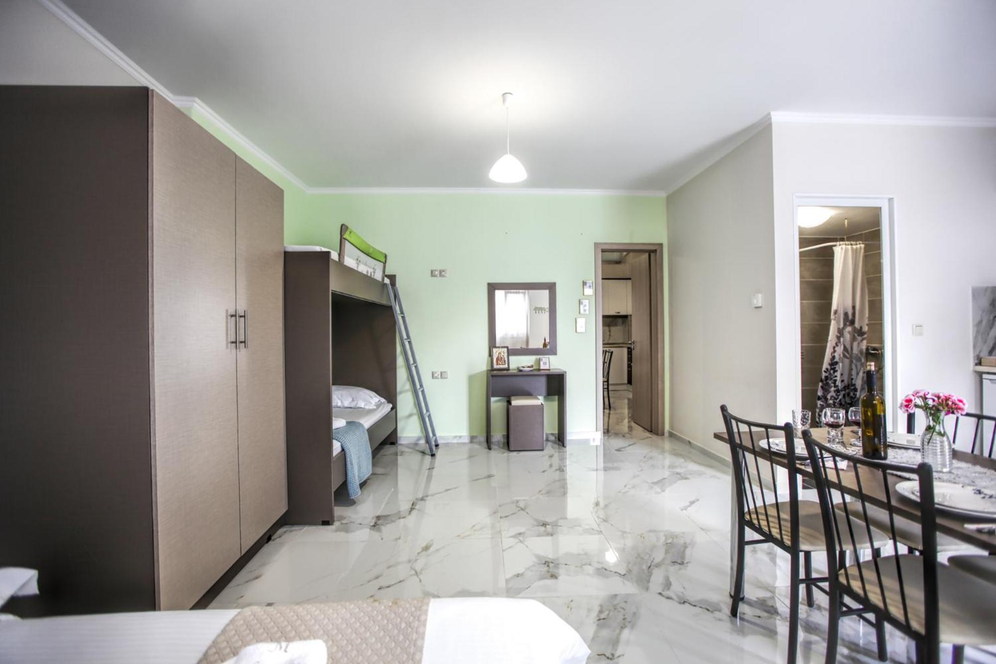 Del Sol #1 Meteora Luxurious Family Suites Калампака Екстериор снимка