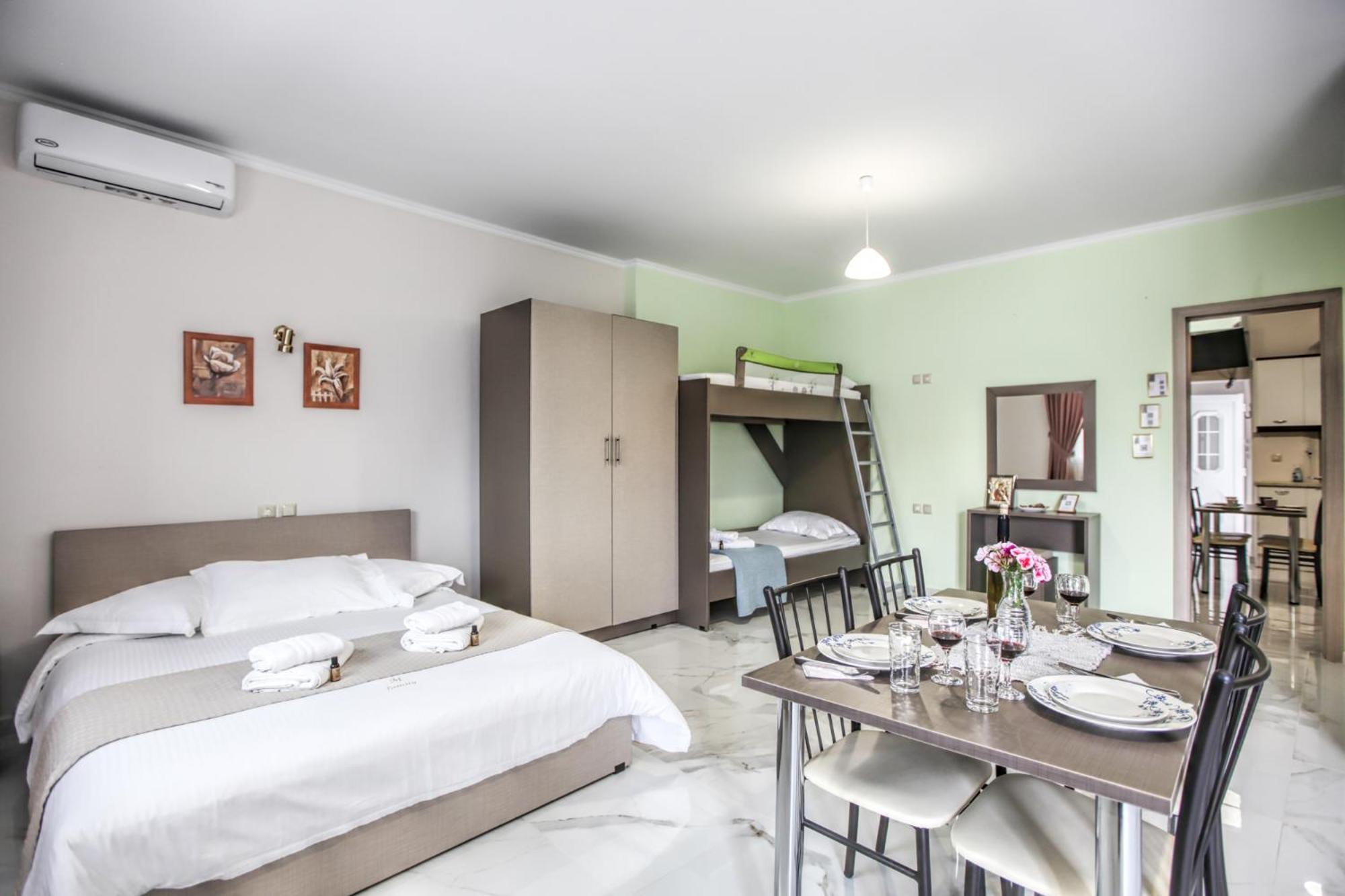 Del Sol #1 Meteora Luxurious Family Suites Калампака Екстериор снимка