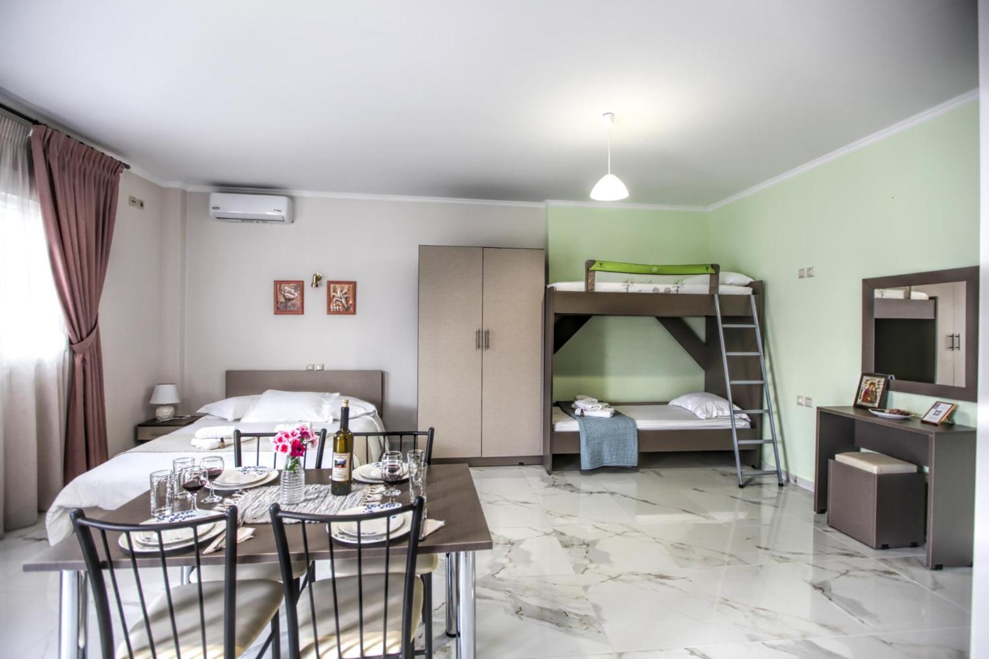 Del Sol #1 Meteora Luxurious Family Suites Калампака Екстериор снимка