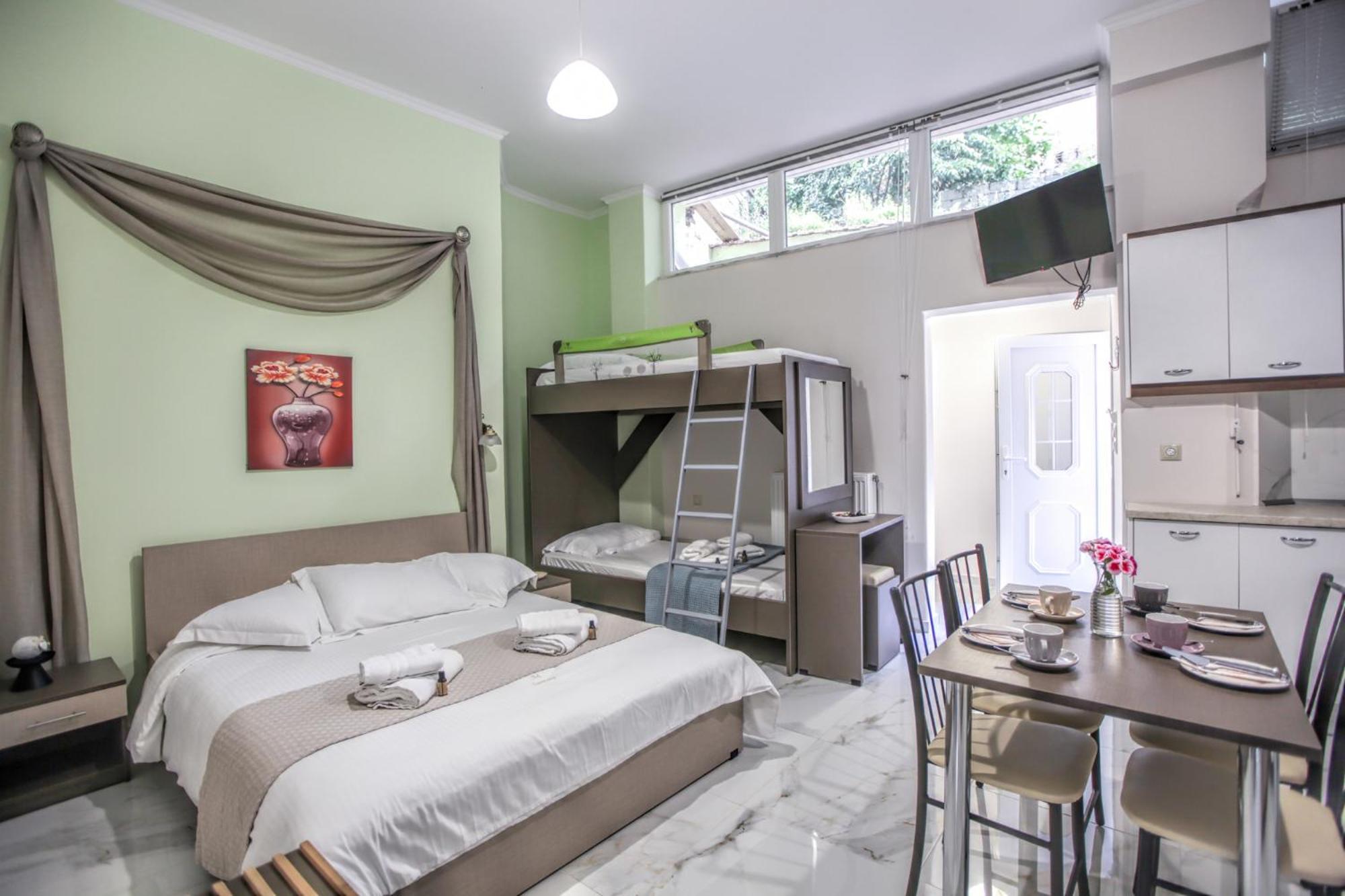 Del Sol #1 Meteora Luxurious Family Suites Калампака Екстериор снимка