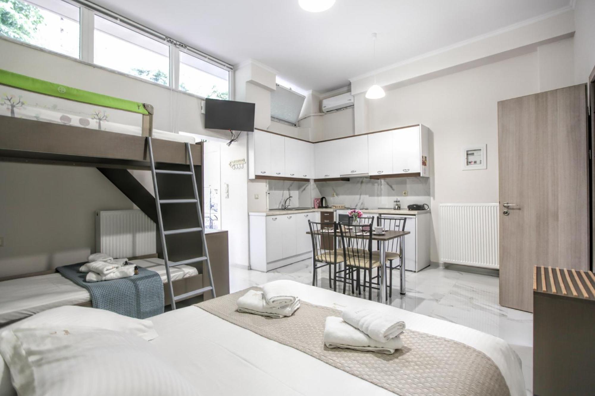 Del Sol #1 Meteora Luxurious Family Suites Калампака Екстериор снимка