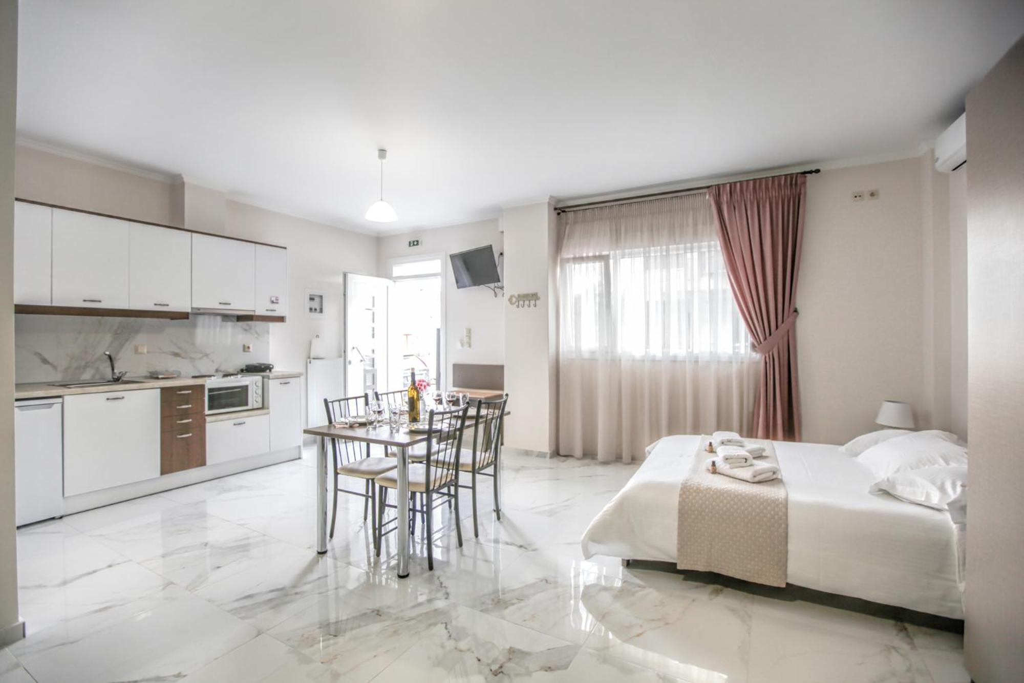 Del Sol #1 Meteora Luxurious Family Suites Калампака Екстериор снимка